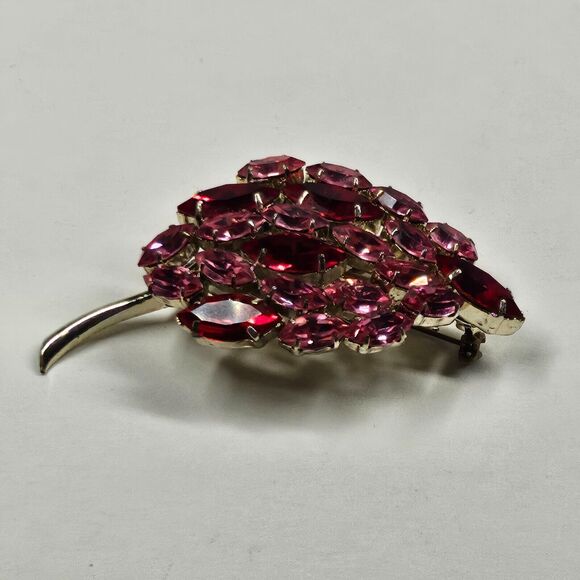 Rhinestone Leaf Pin Pink Red Goldtone Vintage MCM Brooch - Picture 2 of 8